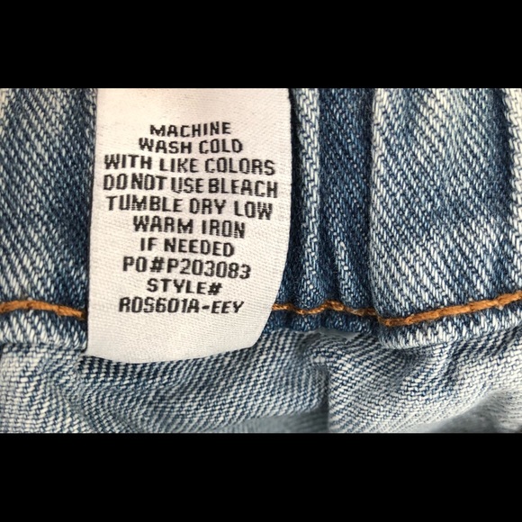 Almost Famous Women’s Size S Blue Jeans High Rise Pull On Denim Shorts NWT - Picture 3 of 5